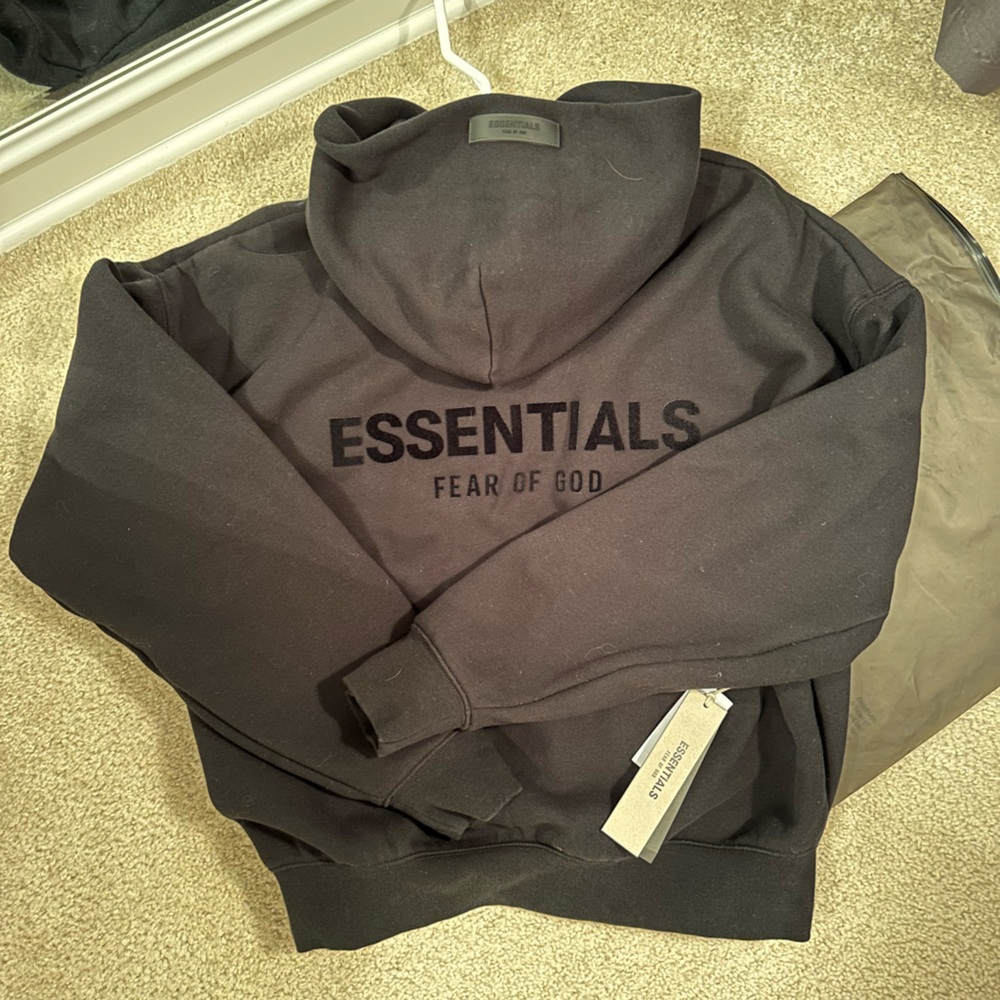 This is a new essentials hoodie (tags attached). Men’s size XS (Women’s- small)